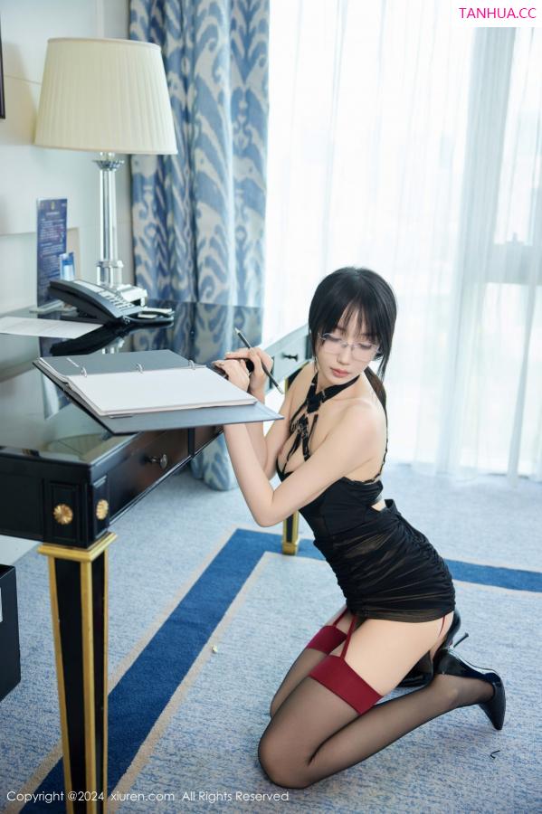 玥儿玥  [XiuRen]高清写真图 2024.11.15 No.9455 玥儿玥er 美腿黑丝第14张图片